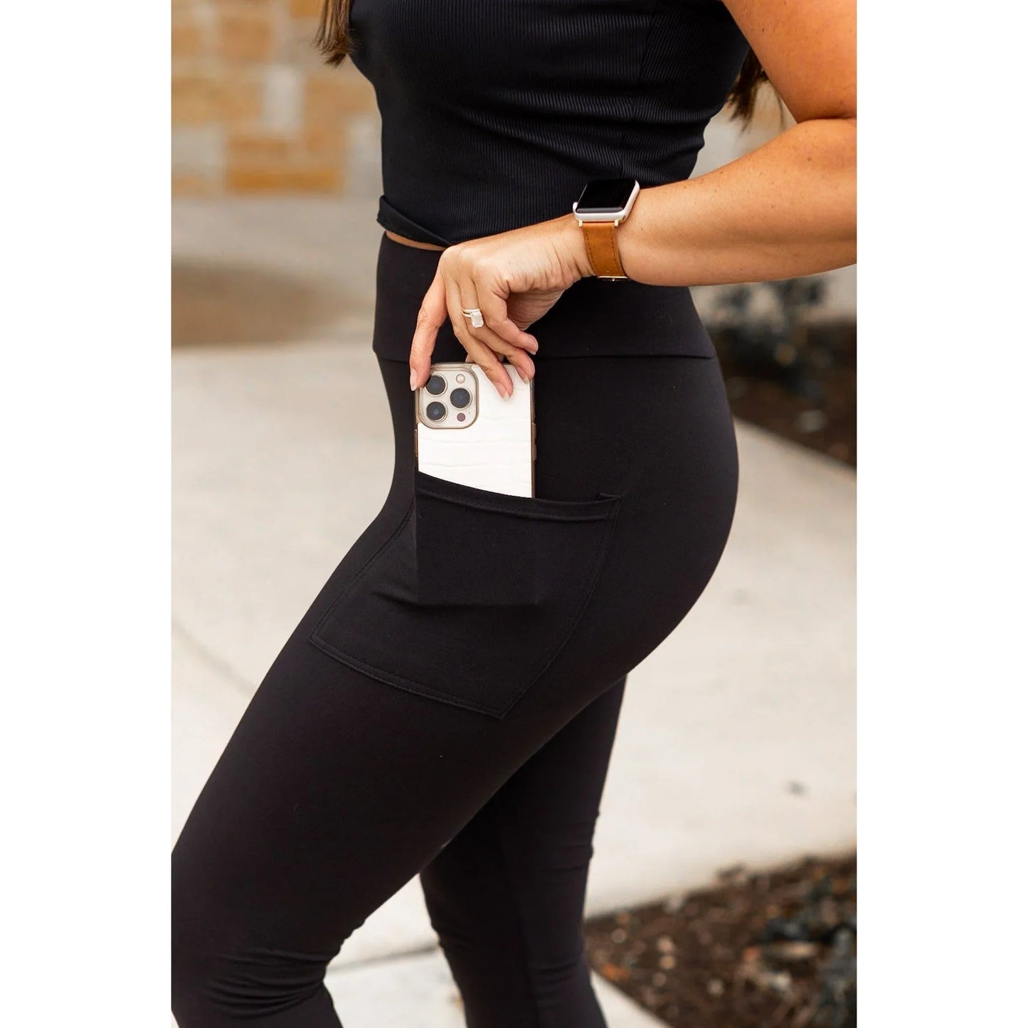 PREORDER: Capri Leggings with Pockets in Nine Colors Ave Shops