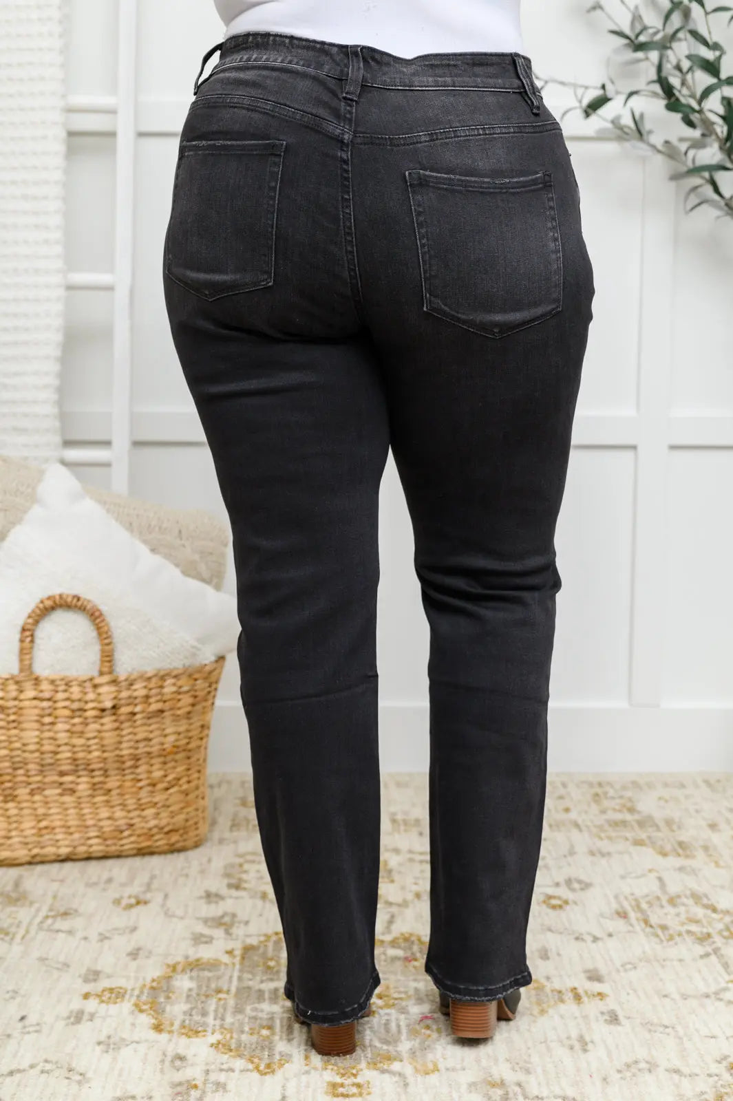 Kortney Mid Rise Straight Leg Jeans In Washed Black Ave Shops