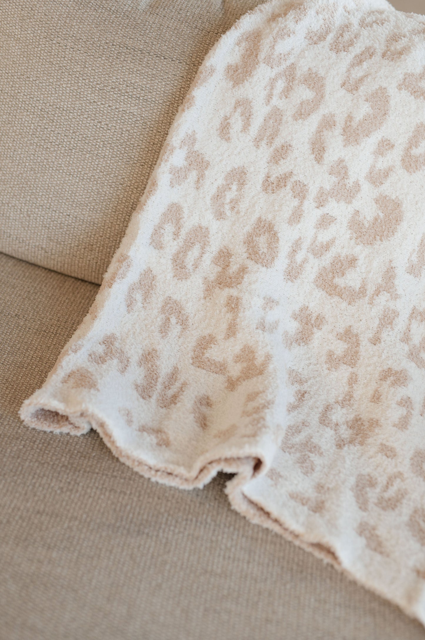 Ari Blanket Single Cuddle Size in Neutral Animal Ave Shops