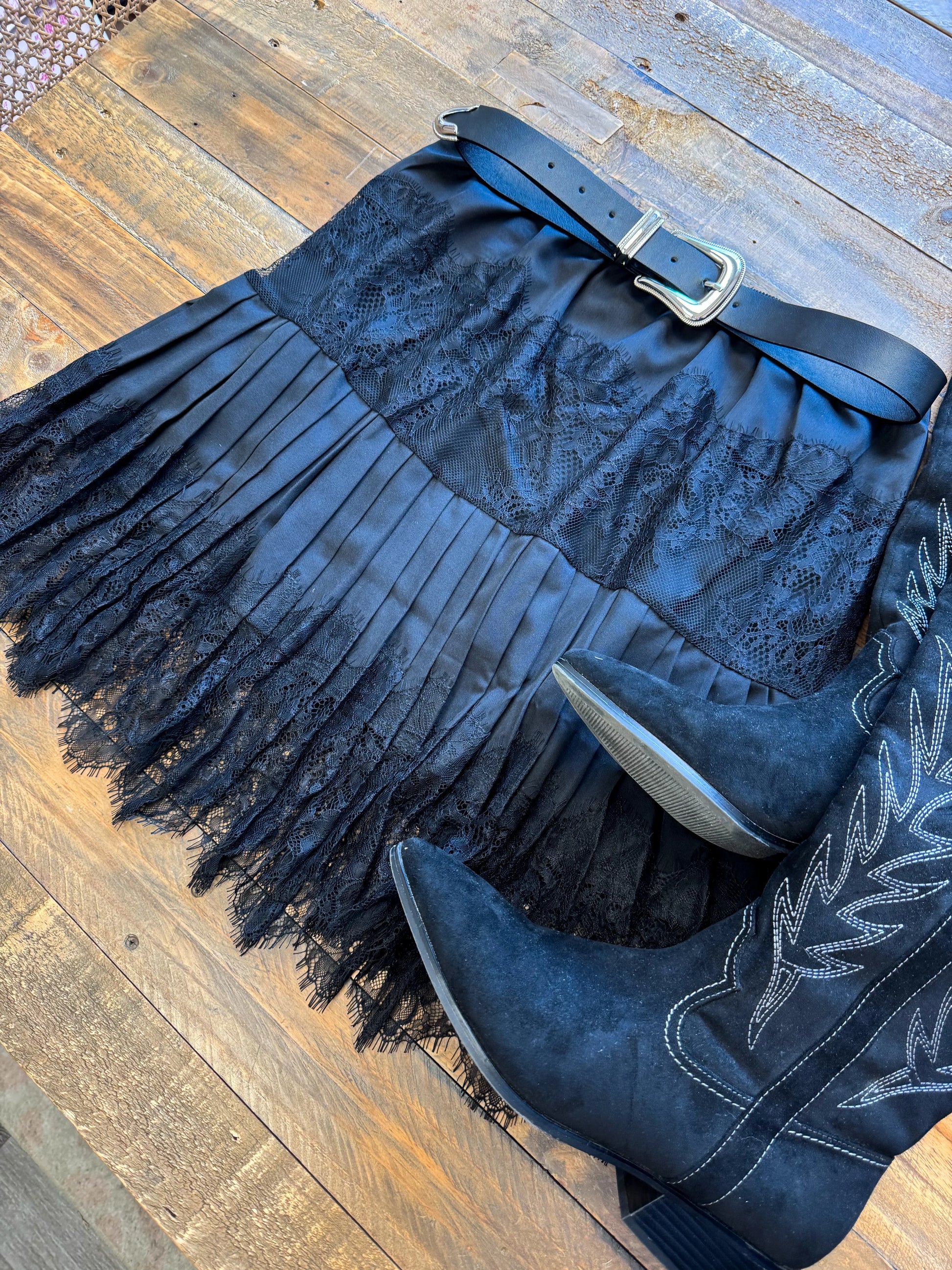 PREORDER: Viviane Lace Slip Skirt in Two Colors Ave Shops