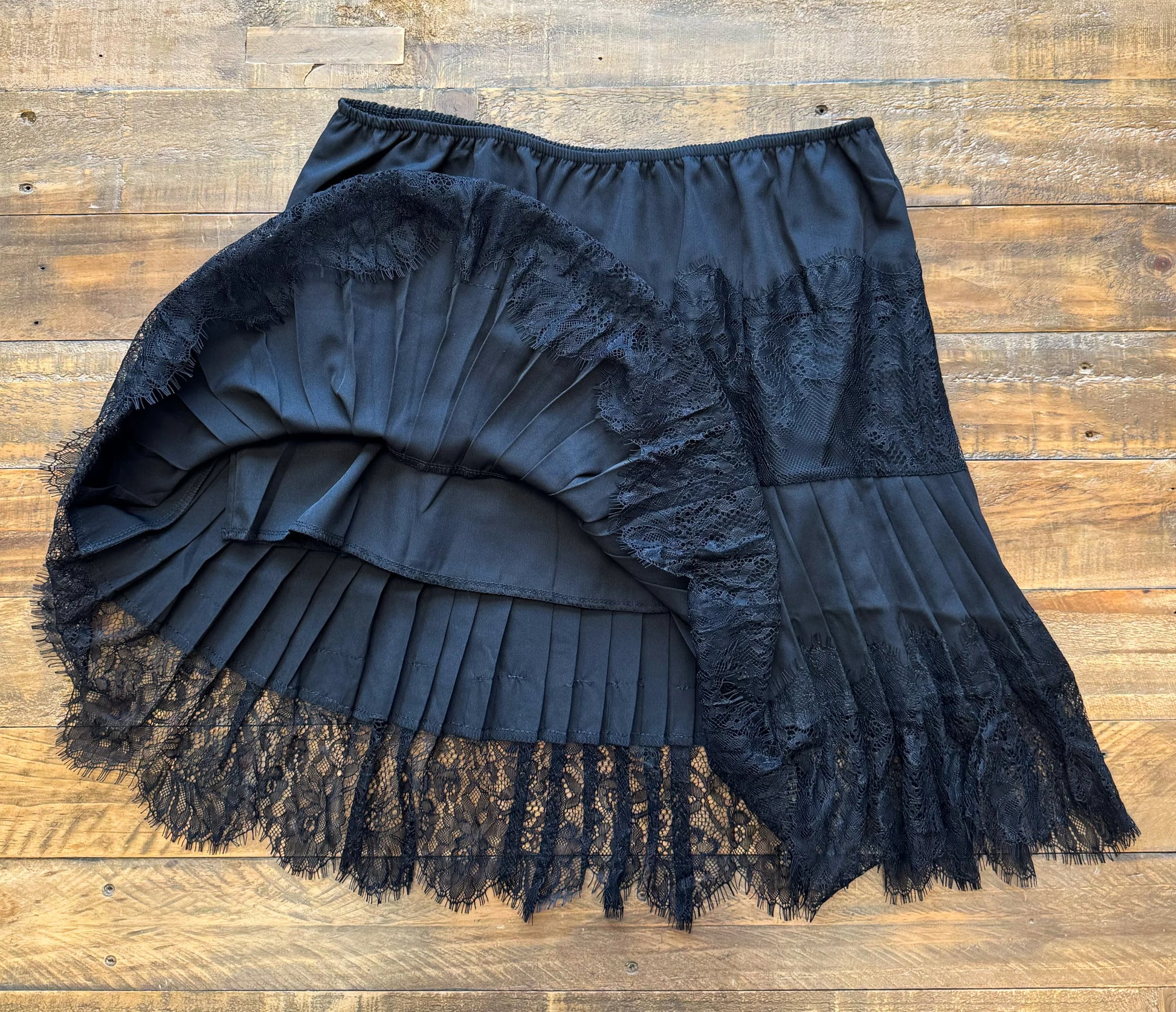 PREORDER: Viviane Lace Slip Skirt in Two Colors Ave Shops