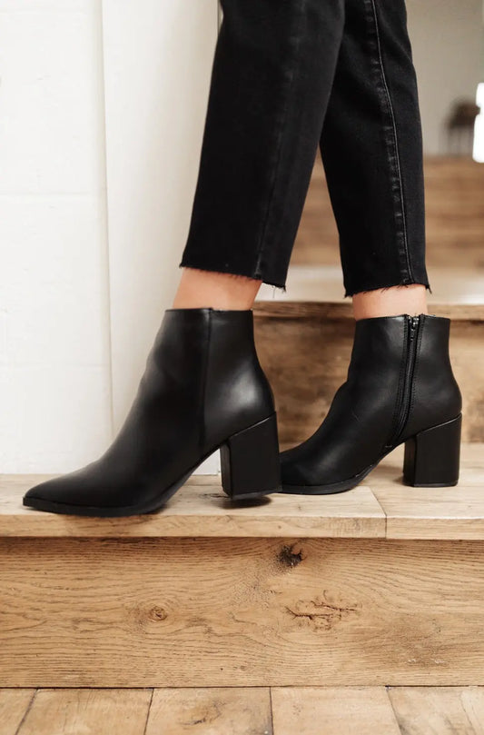 Amari Ankle Boots In Black Ave Shops