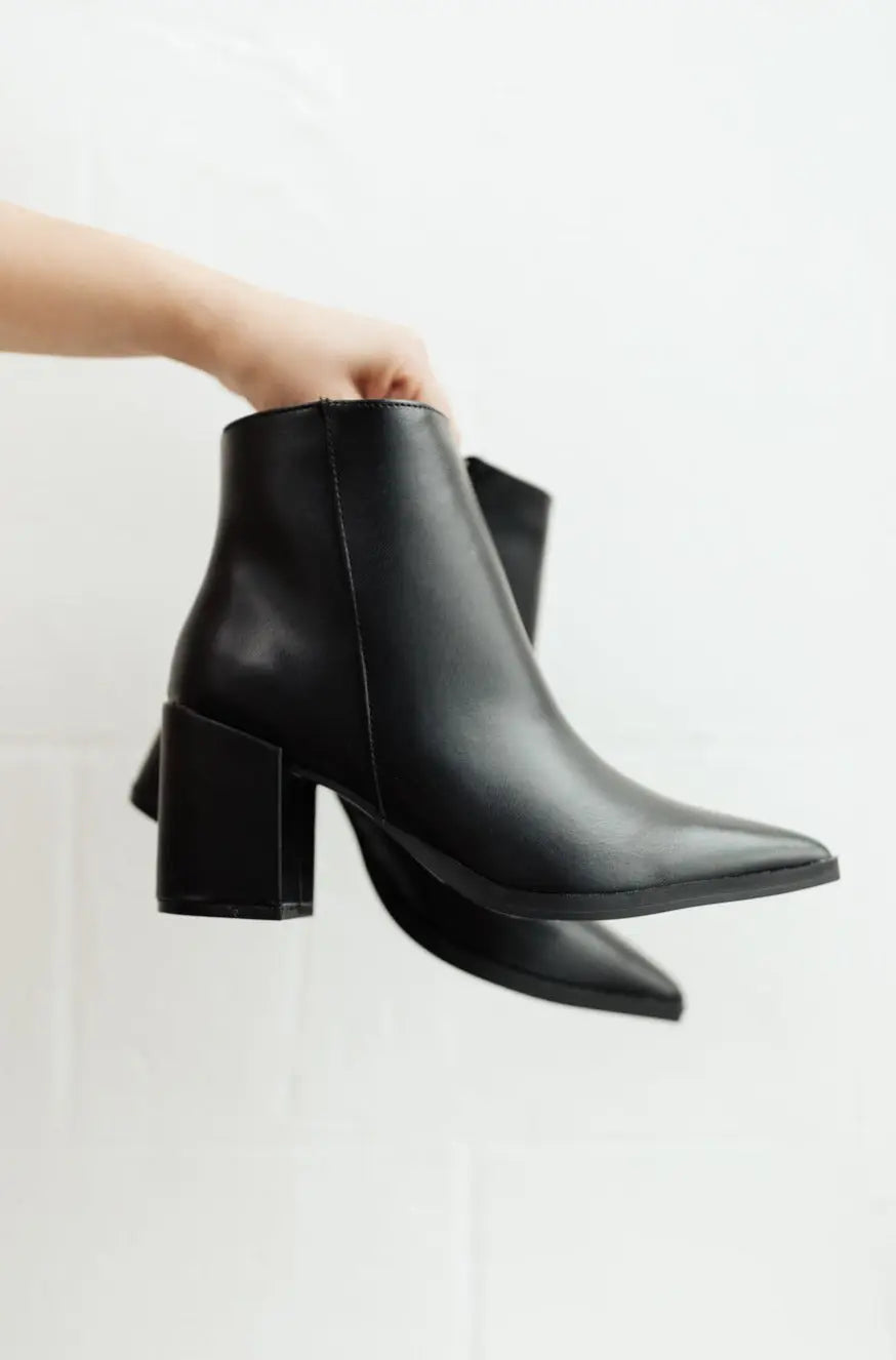 Amari Ankle Boots In Black Ave Shops