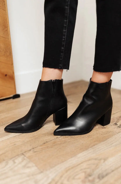 Amari Ankle Boots In Black Ave Shops