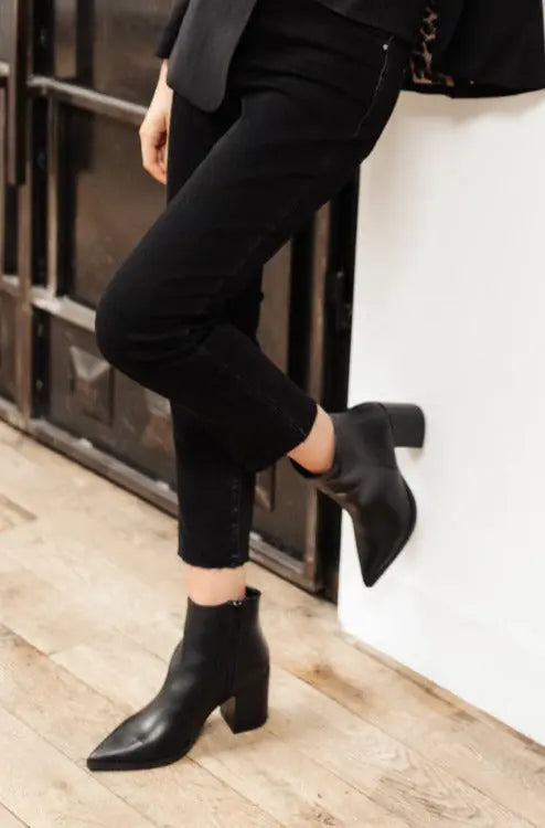 Amari Ankle Boots In Black Ave Shops