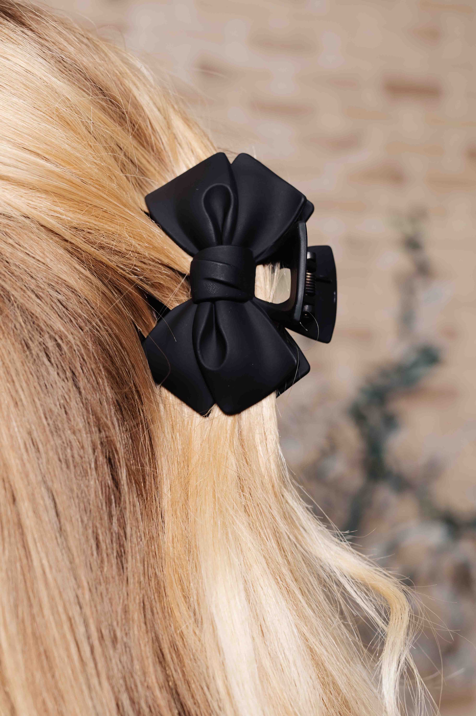 Classic Bow Claw Clip In Matte Black Ave Shops