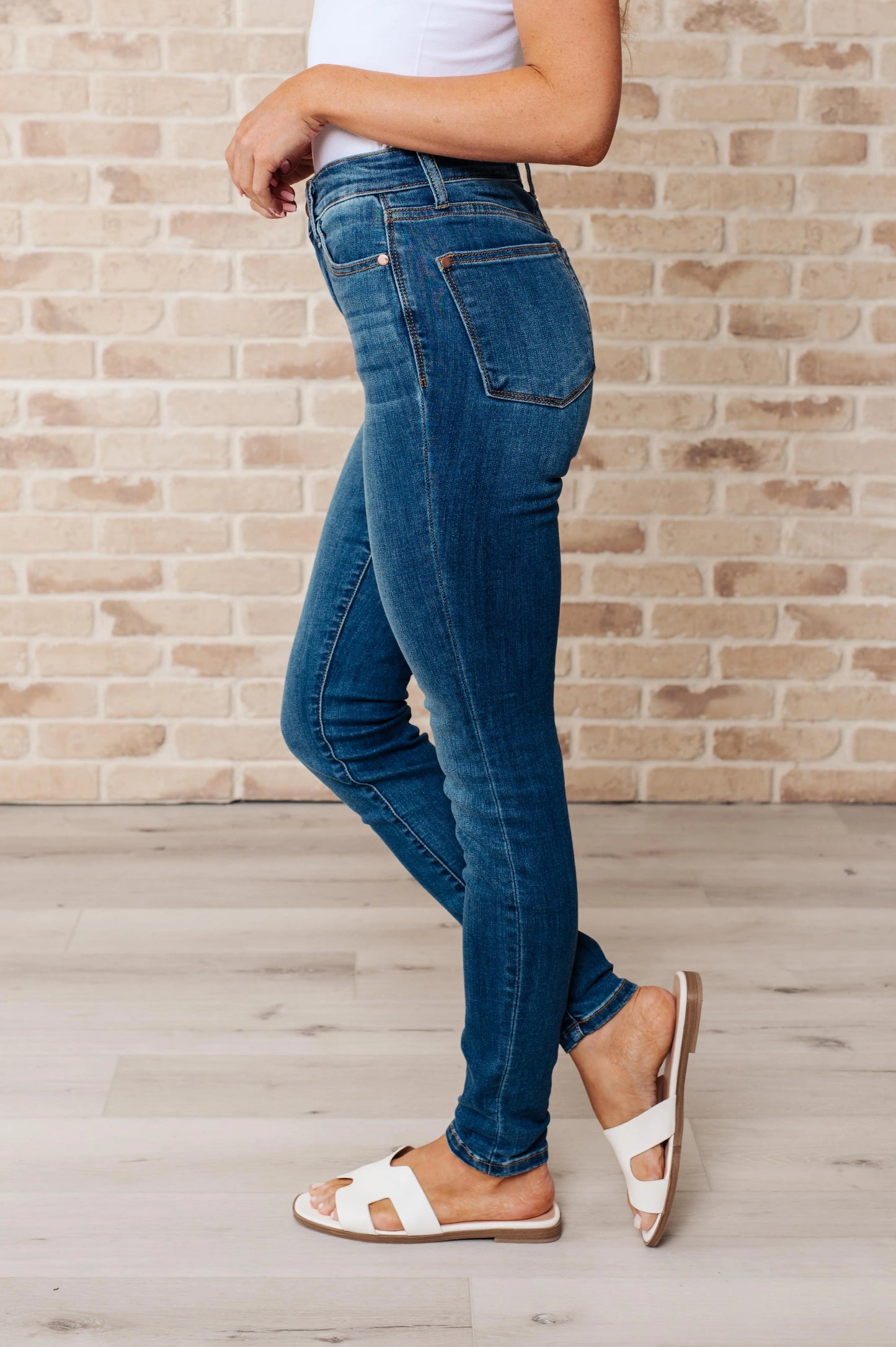 Daphne High Rise Skinny Jeans Ave Shops