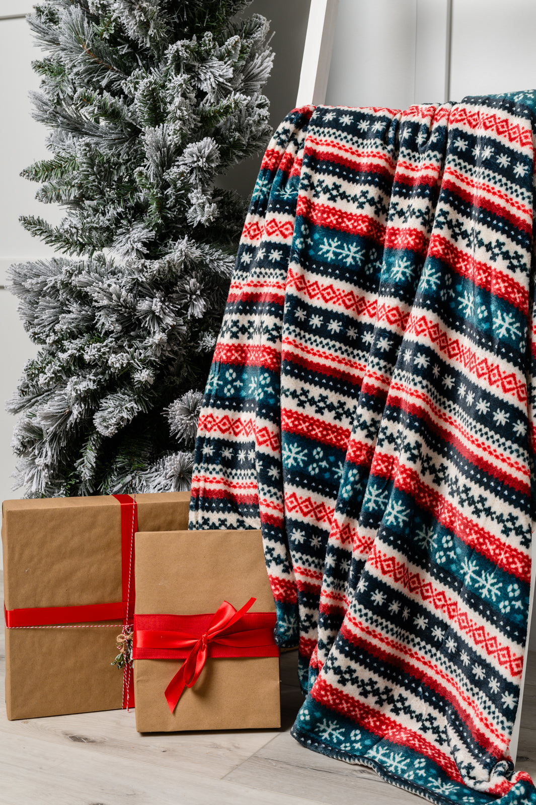 Holiday Fleece Blanket in Sweater Knit Ave Shops