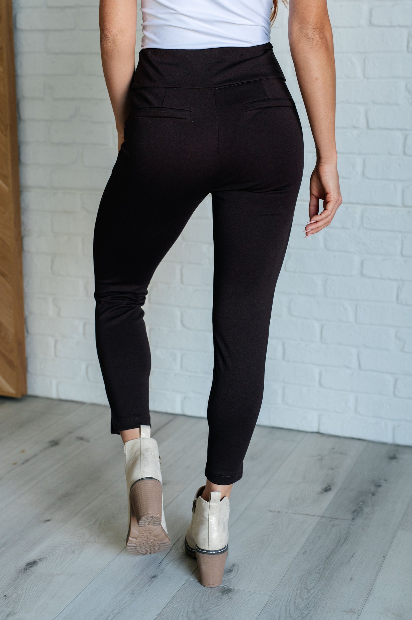 Magic Ankle Crop Skinny Pants in Chocolate Ave Shops