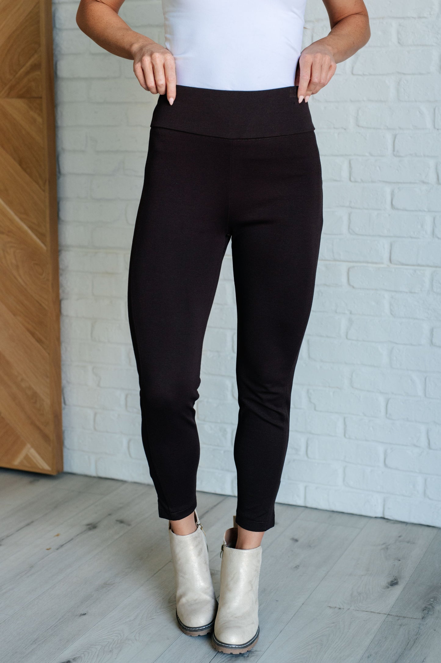 Magic Ankle Crop Skinny Pants in Chocolate Ave Shops