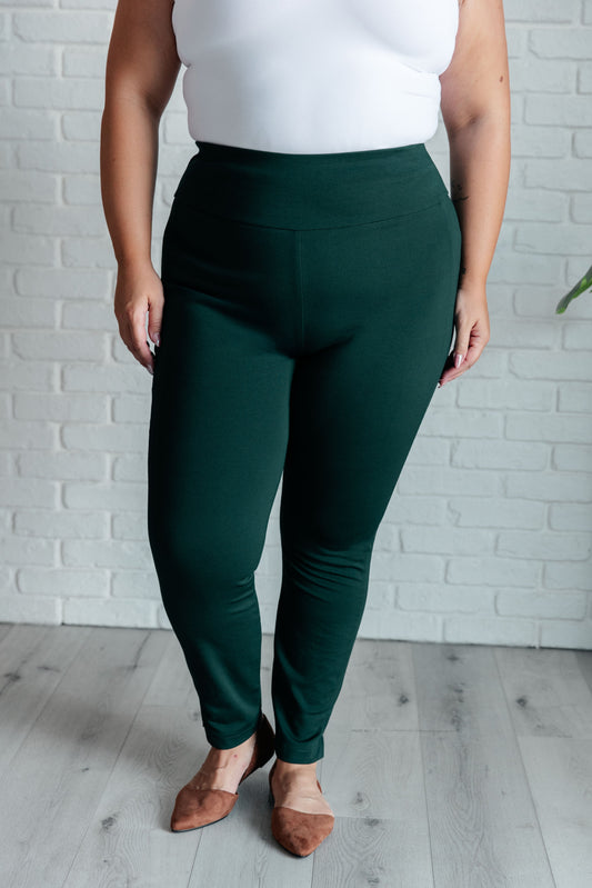 Magic Skinny 28" Pants in Hunter Green Ave Shops