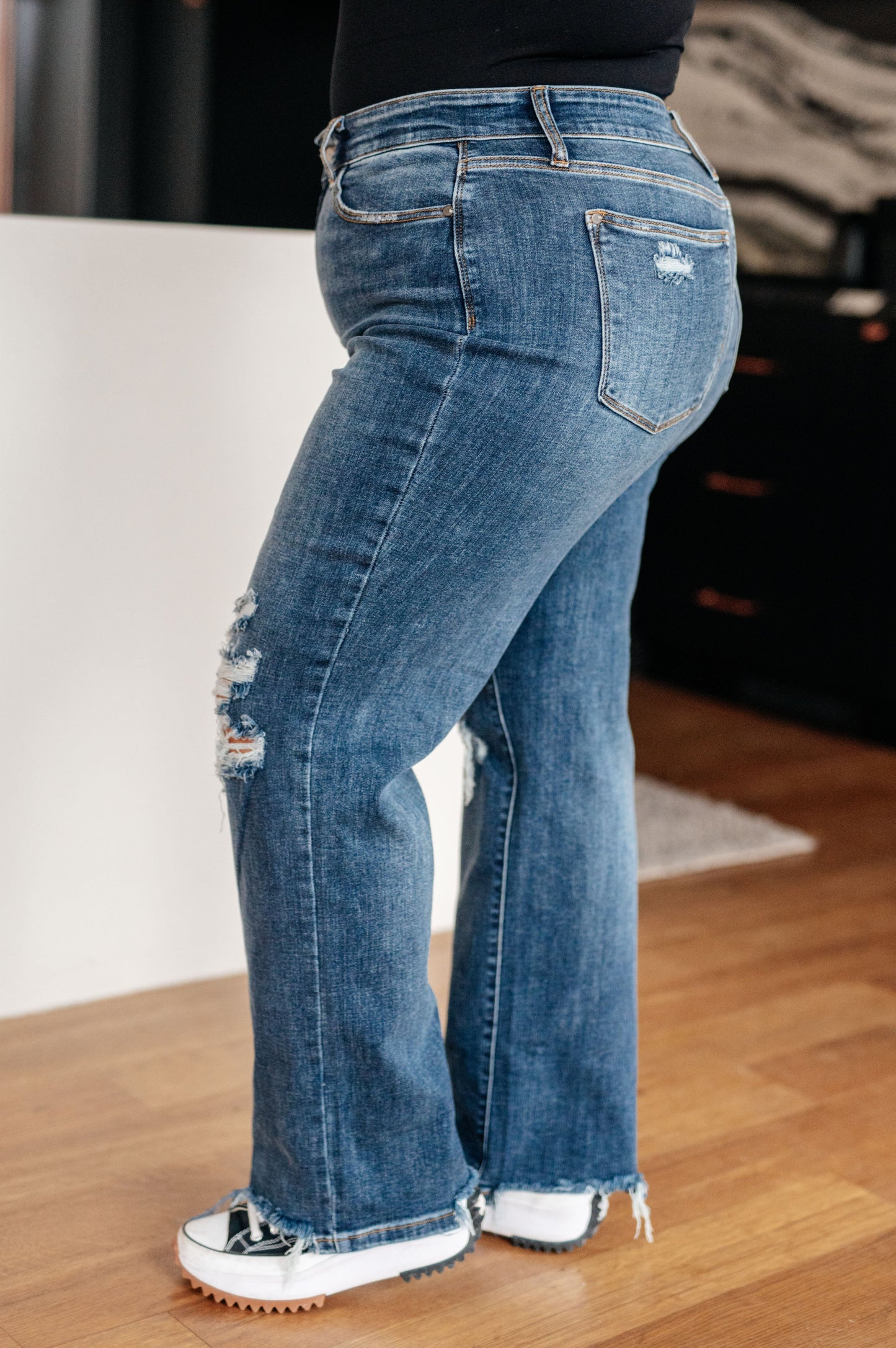 Rose High Rise 90's Straight Jeans in Dark Wash Ave Shops