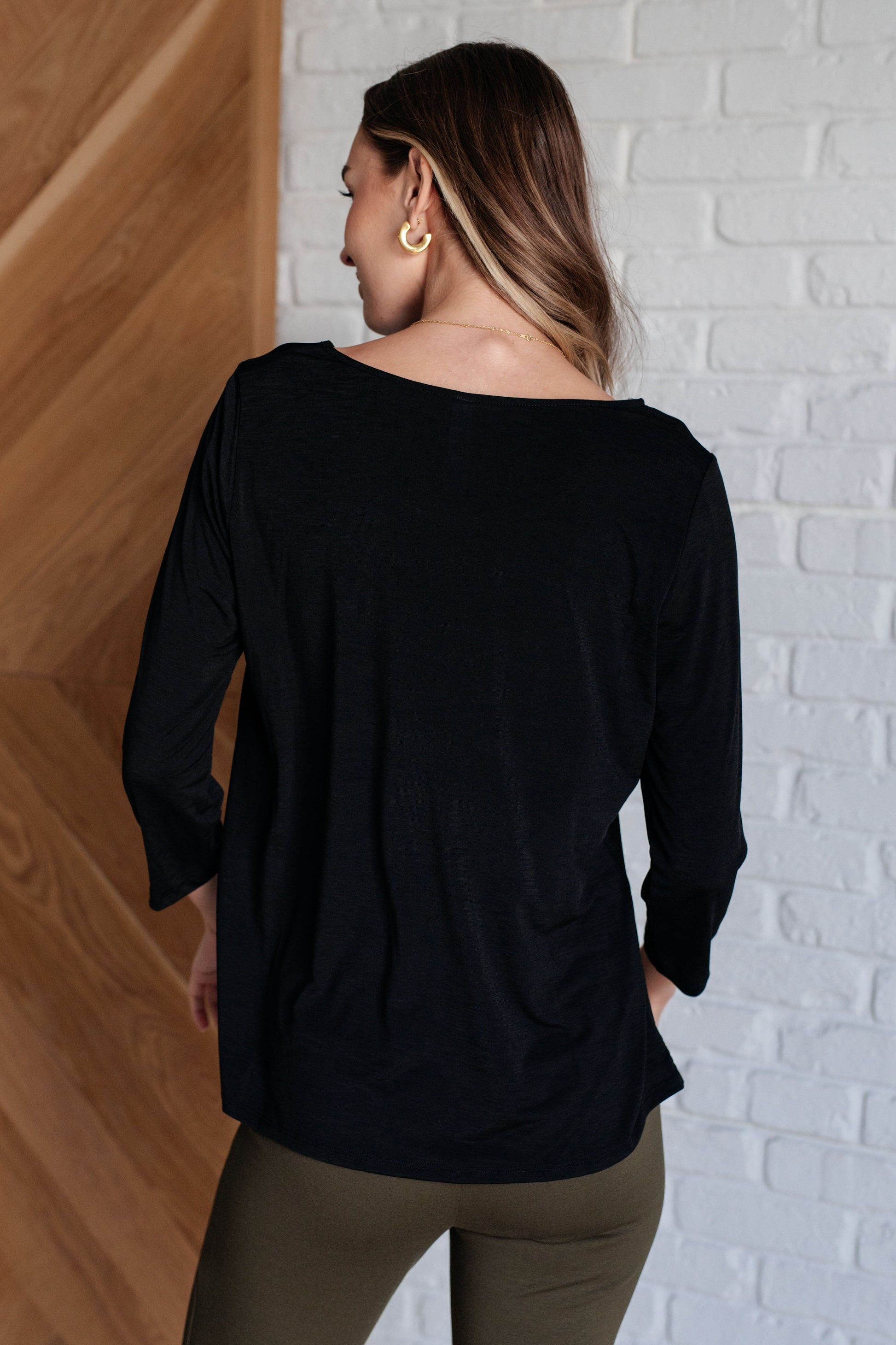 Signature Classic Round Neck Top in Black Ave Shops