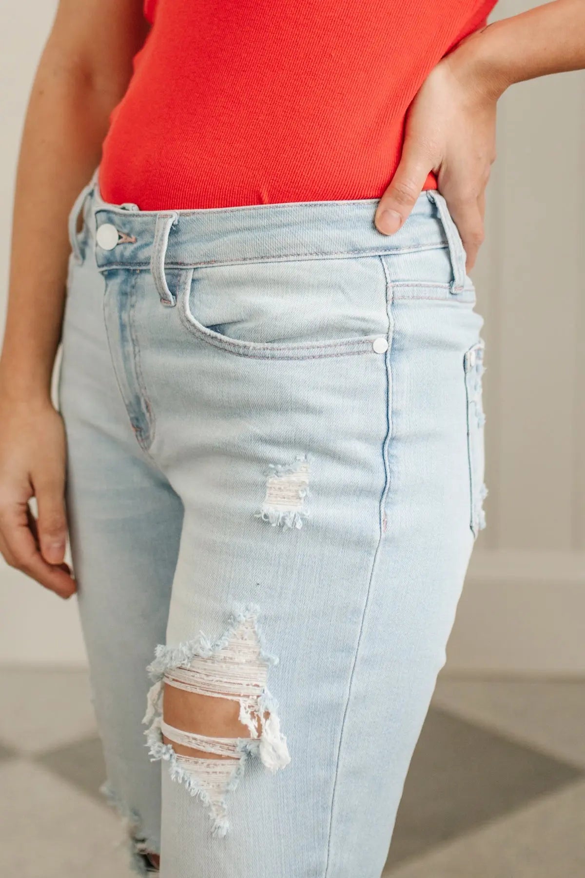 Super Light Destroyed Boyfriend Jeans Ave Shops