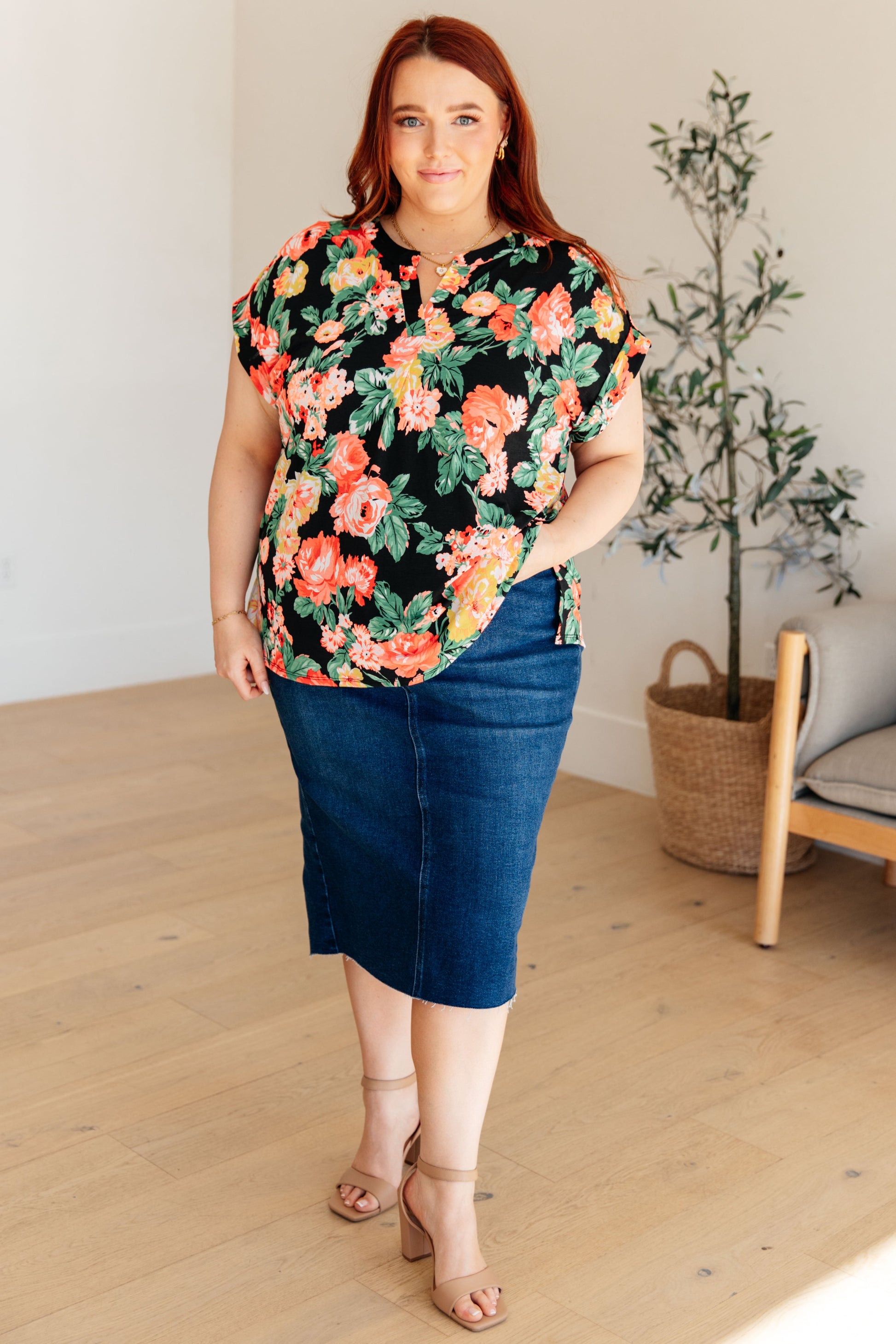 Lizzy Cap Sleeve Top in Black Garden Floral Ave Shops