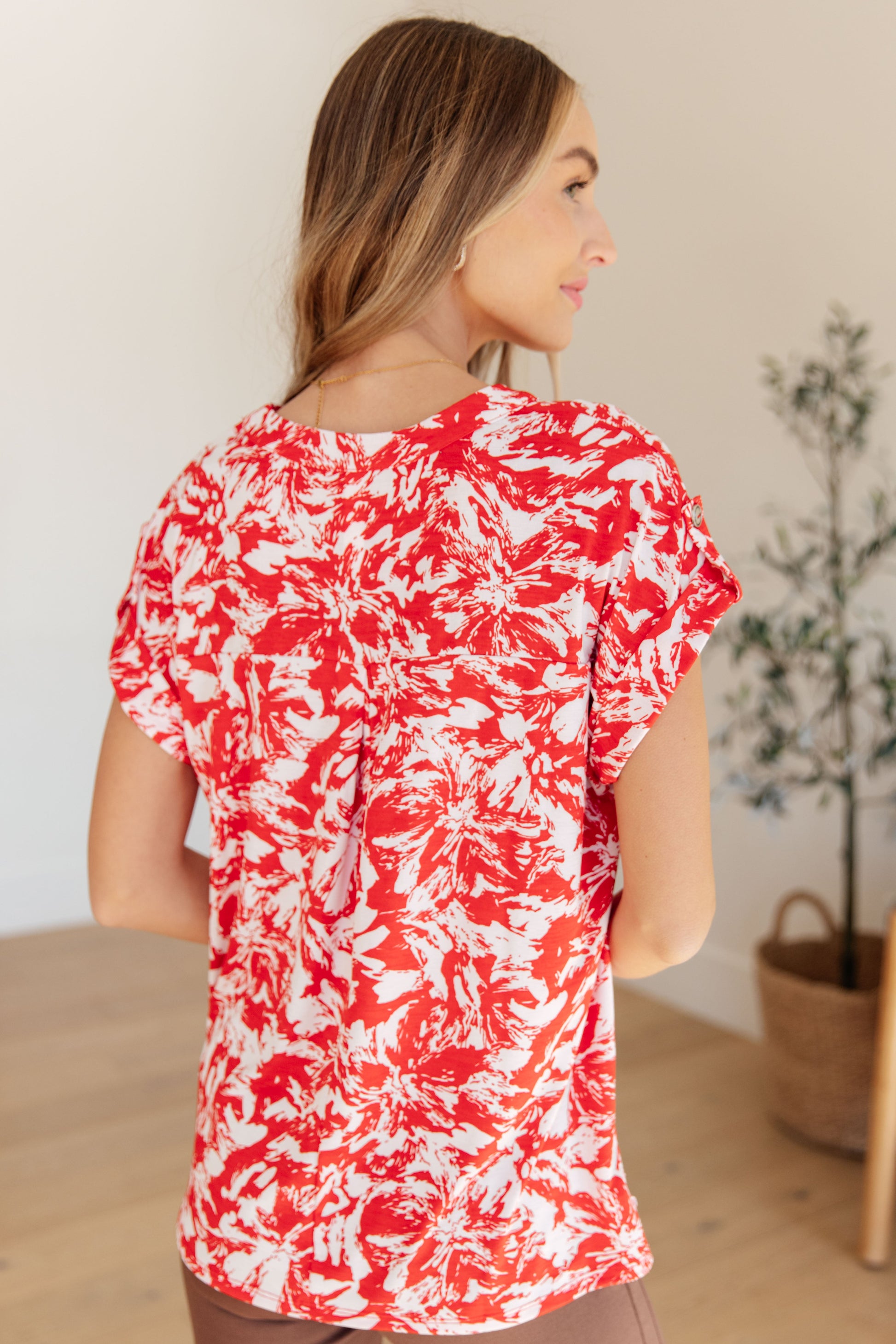 Lizzy Cap Sleeve Top in Red Floral Ave Shops