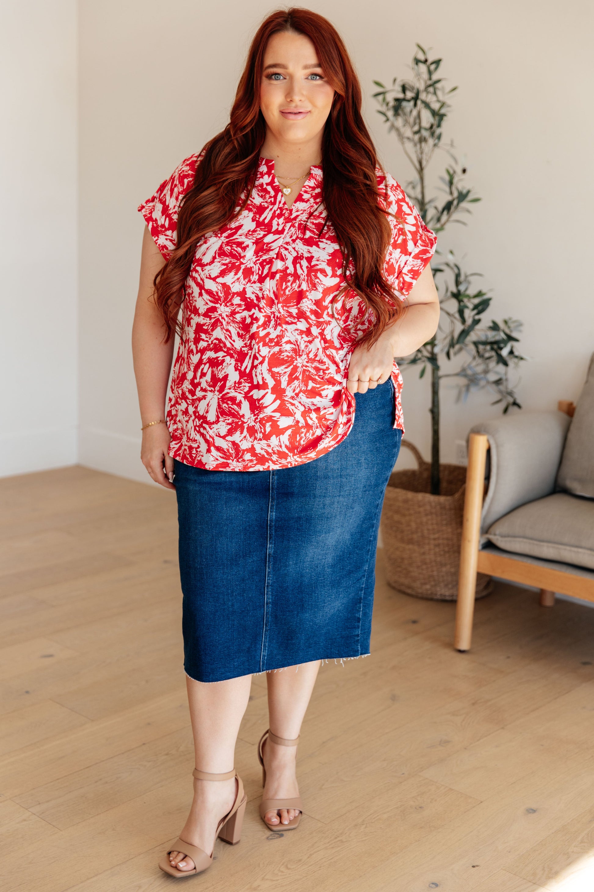 Lizzy Cap Sleeve Top in Red Floral Ave Shops