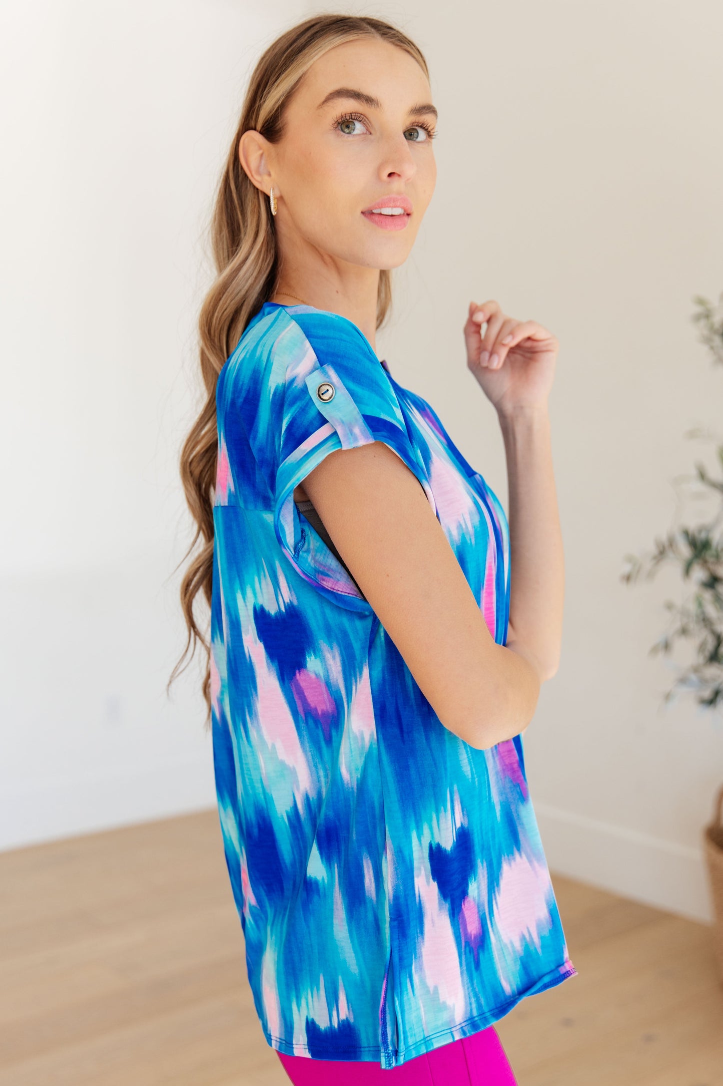 Lizzy Cap Sleeve Top in Royal Brush Strokes Ave Shops