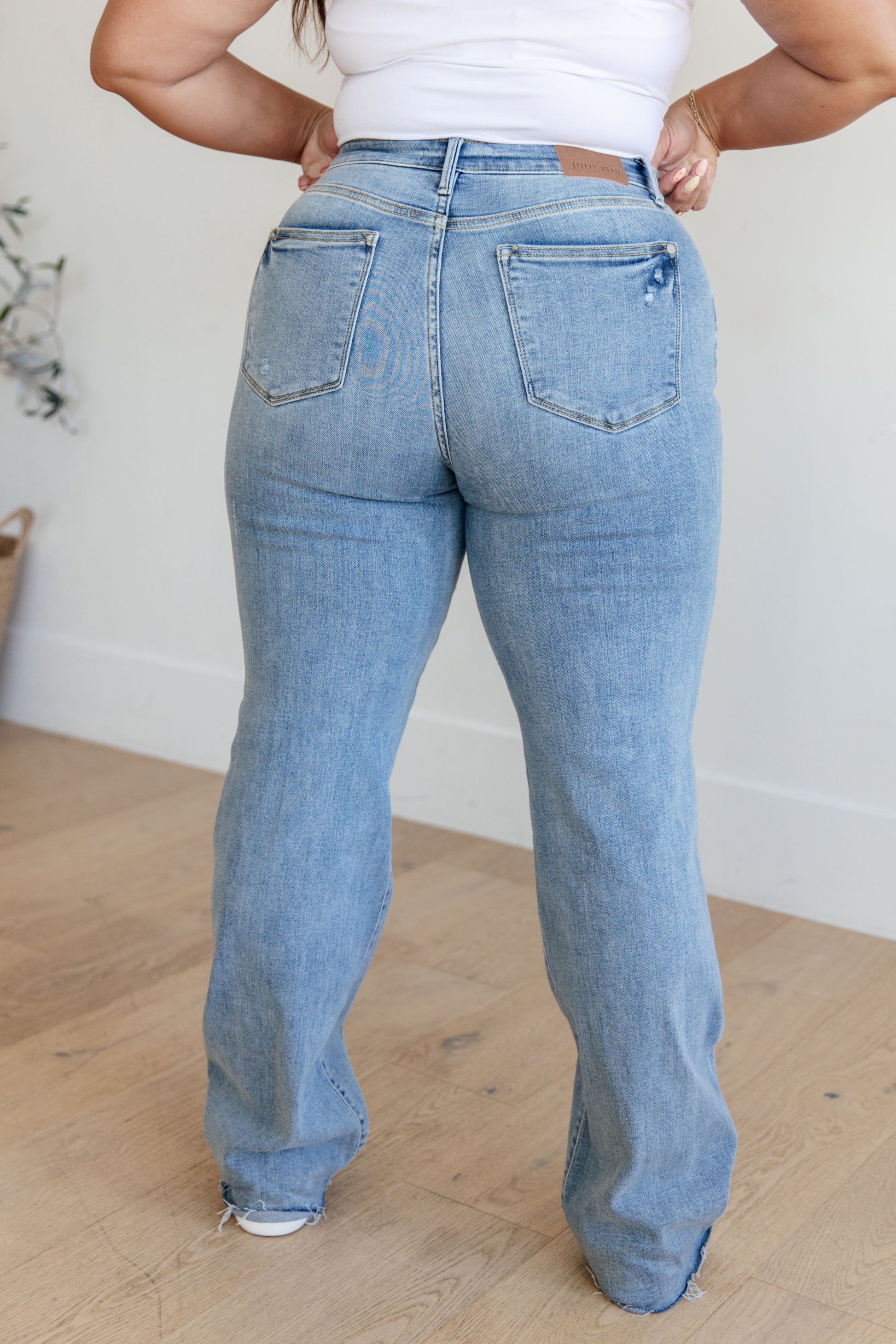 Mildred High Rise V Front Waistband Straight Jeans Ave Shops